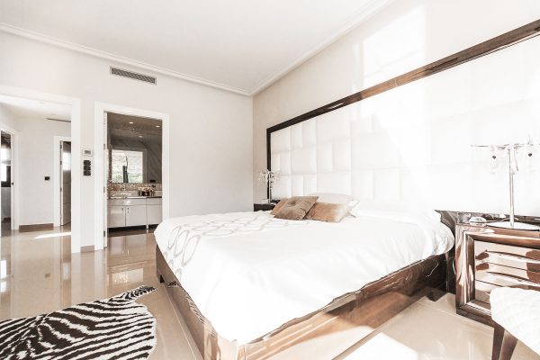 ialicante-mediterranean-homes-475803-unsplash.jpg